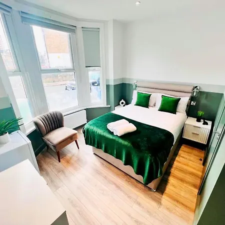 London 43 Ensuite Room Look Like Hotel Top Locations